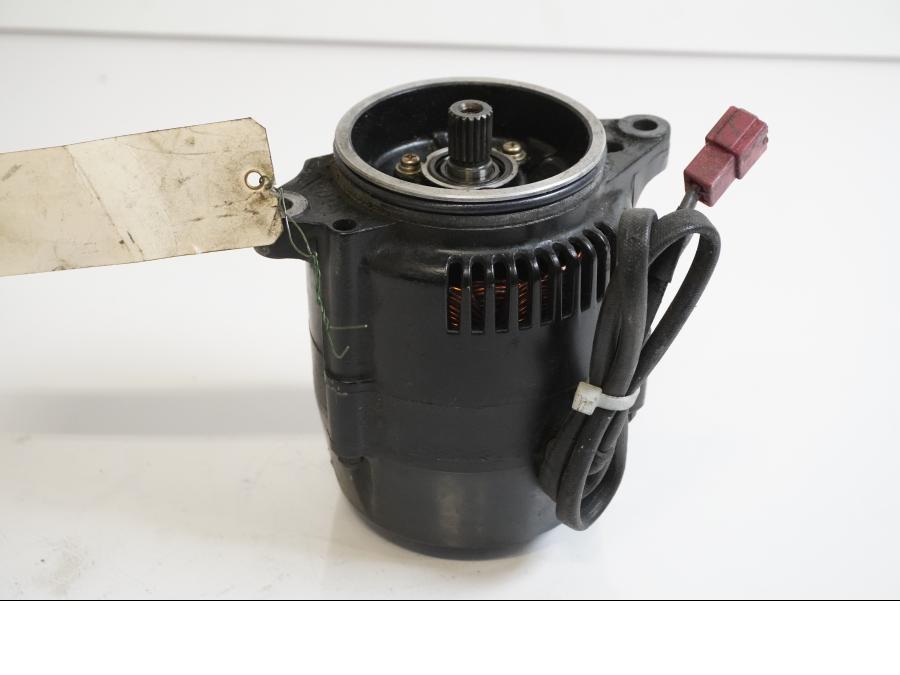 Framsidan på Generator från en Yamaha FJ 1100 -1984 motorcykel.