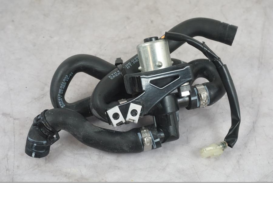 Framsidan på Second Air från en KTM 1290 Super Duke R -2022 motorcykel.