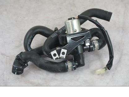 Framsidan på Second Air från en KTM 1290 Super Duke R -2022 motorcykel.