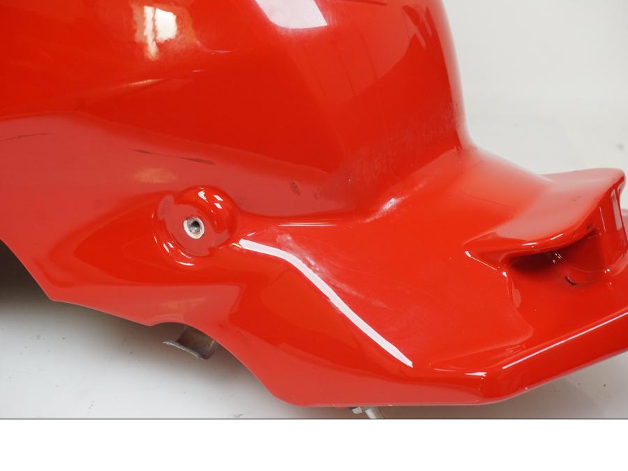 Extrabild1 på Bensintank från en Ducati Streetfighter S -2011 motorcykel.