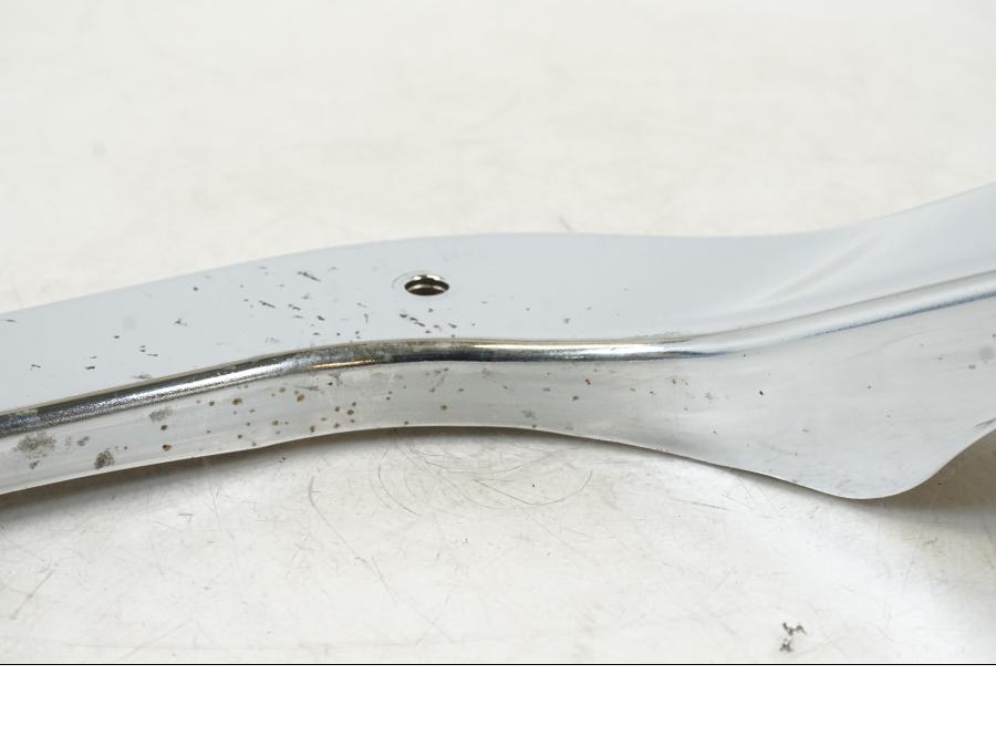 Snett uppifrån på Bakskärmstag från en Kawasaki VN 800 -2000 motorcykel.