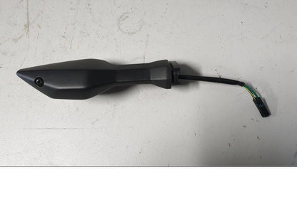 Vänster sida på Blinkers från en Kawasaki Z 900 -2017 motorcykel.