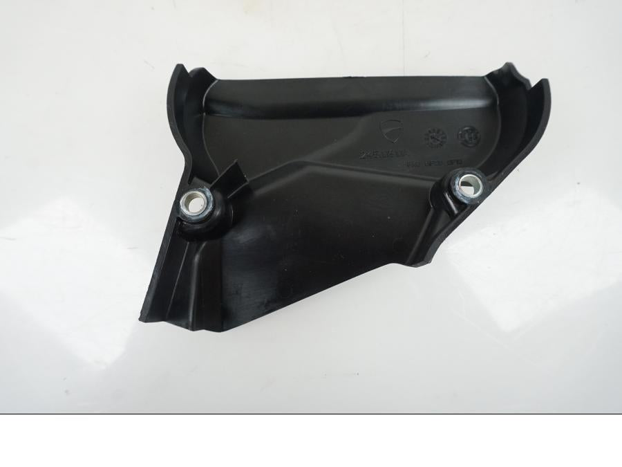 Baksidan på Motorkåpa från en Ducati Desert X -2022 motorcykel.