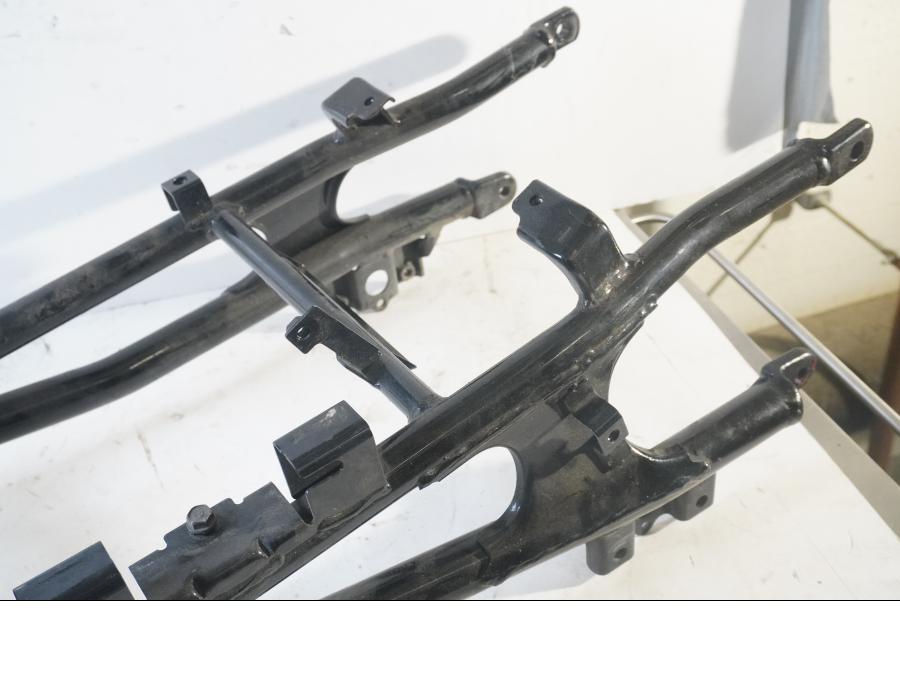 Höger sida på Bakram från en Kawasaki ZZR 1200 -2002 motorcykel.