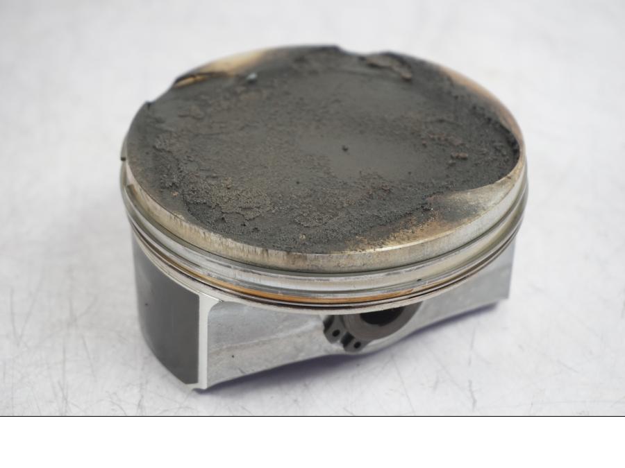 Framsidan på Kolv från en BMW R NineT -2017 motorcykel.