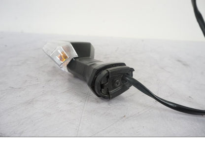 Snett nerifrån på Blinkers från en Kawasaki Z 800 -2014 motorcykel.