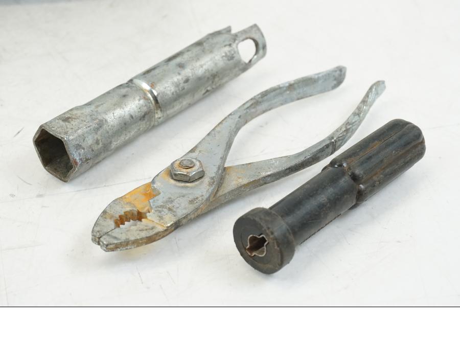 Snett uppifrån på Verktyg från en Yamaha YZF 1000 R1 -2001 motorcykel.