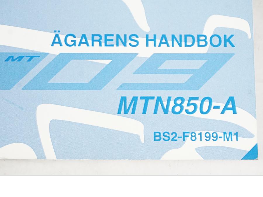 Baksidan på Instruktionsbok från en Yamaha MT-09 -2019 motorcykel.