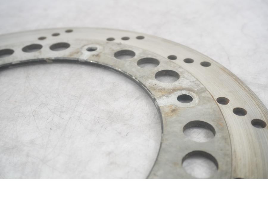 Vänster sida på Bromsskiva från en Suzuki GSX 1100 -1992 motorcykel.