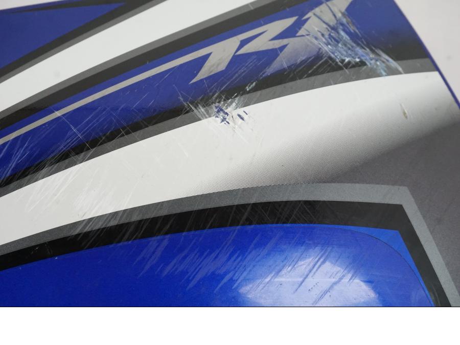Snett uppifrån på Sidkåpa från en Yamaha YZF 1000 R1 -2007 motorcykel.