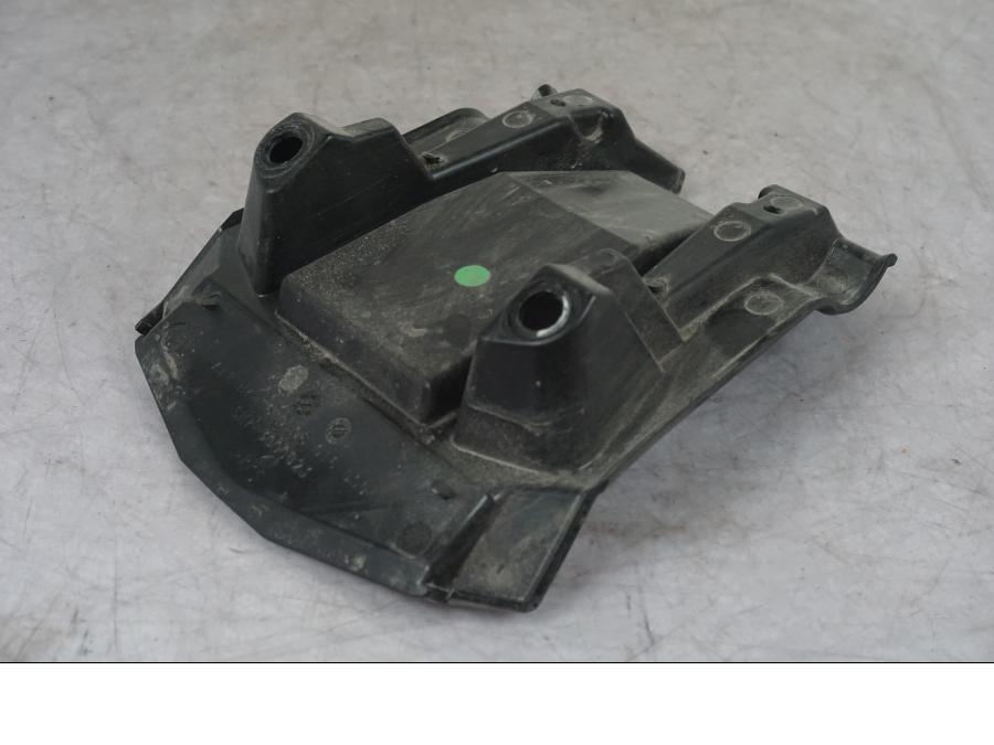 Framsidan på Skylthållare från en KTM 1290 Super Adventure S -2022 motorcykel.