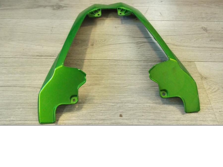 Snett uppifrån på Bakvinge från en Kawasaki Z 1000 -2011 motorcykel.