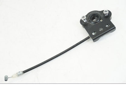 Framsidan på Sadellåsmekanism från en Kawasaki NINJA 400 -2020 motorcykel.