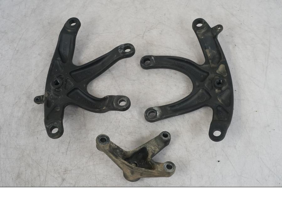 Vänster sida på Motorfäste från en KTM 1290 Super Adventure R -2018 motorcykel.