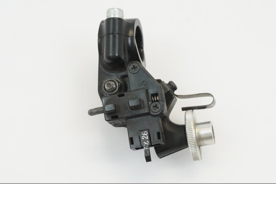 Snett nerifrån på Kopplingsklo från en Kawasaki ZX-10R -2008 motorcykel.