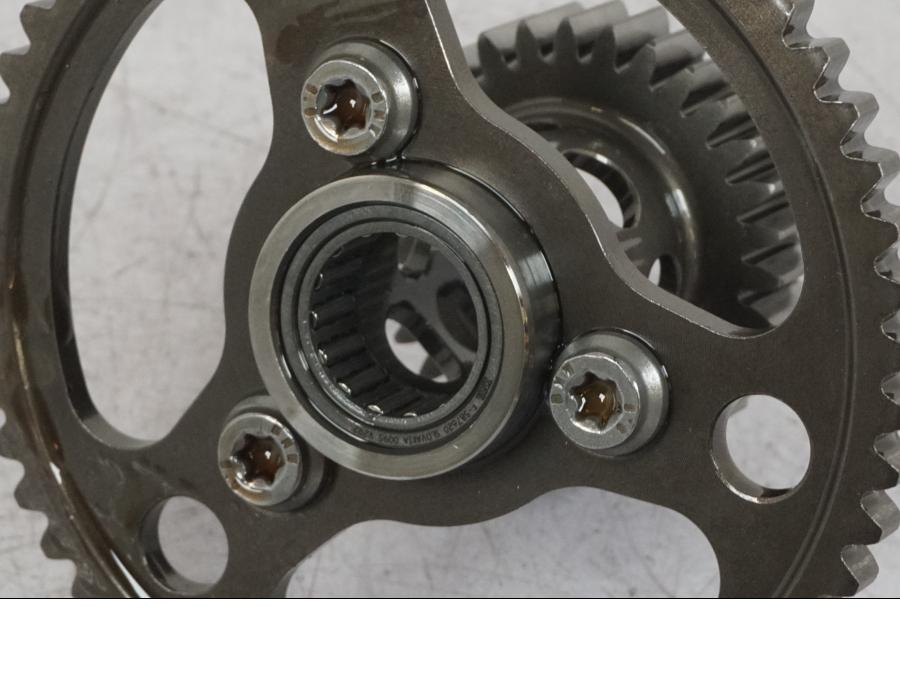 Baksidan på Kamkedjedrev från en BMW R 1250 GS -2023 motorcykel.