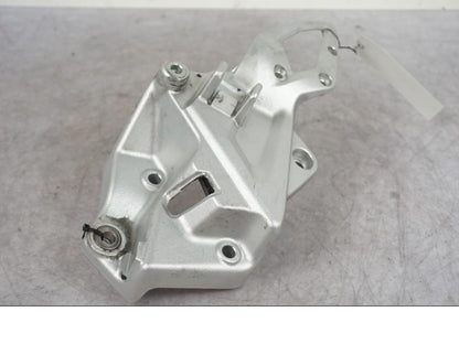 Baksidan på Fotpinnefäste från en BMW F 800 R -2018 motorcykel.