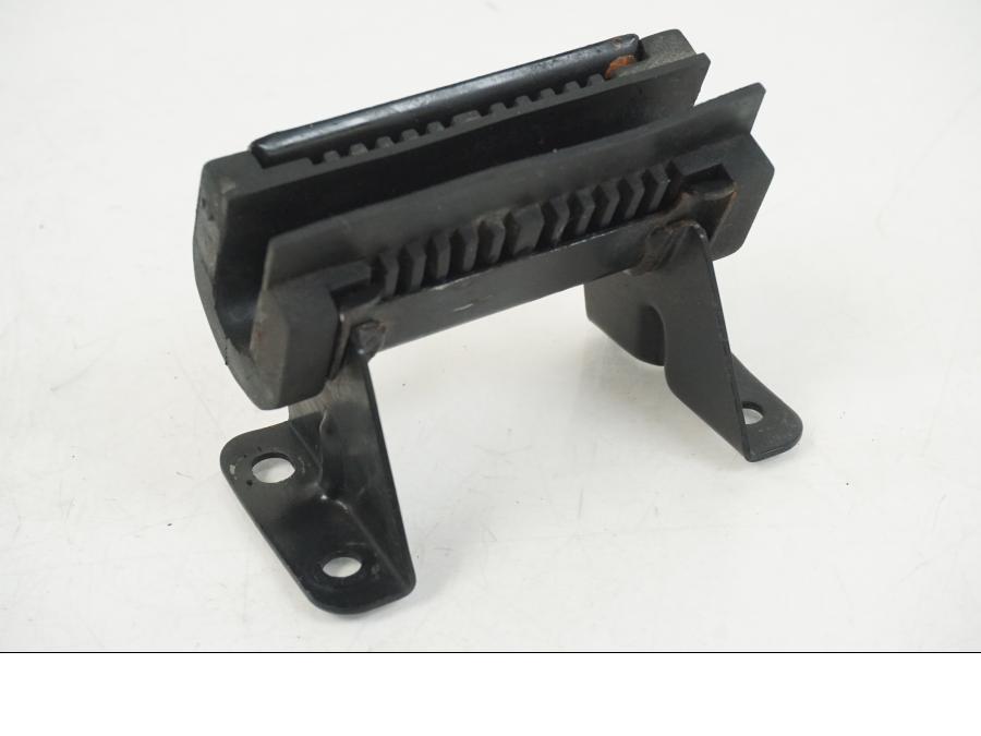 Framsidan på Bensintankfäste från en Suzuki VS 1400 -1999 motorcykel.