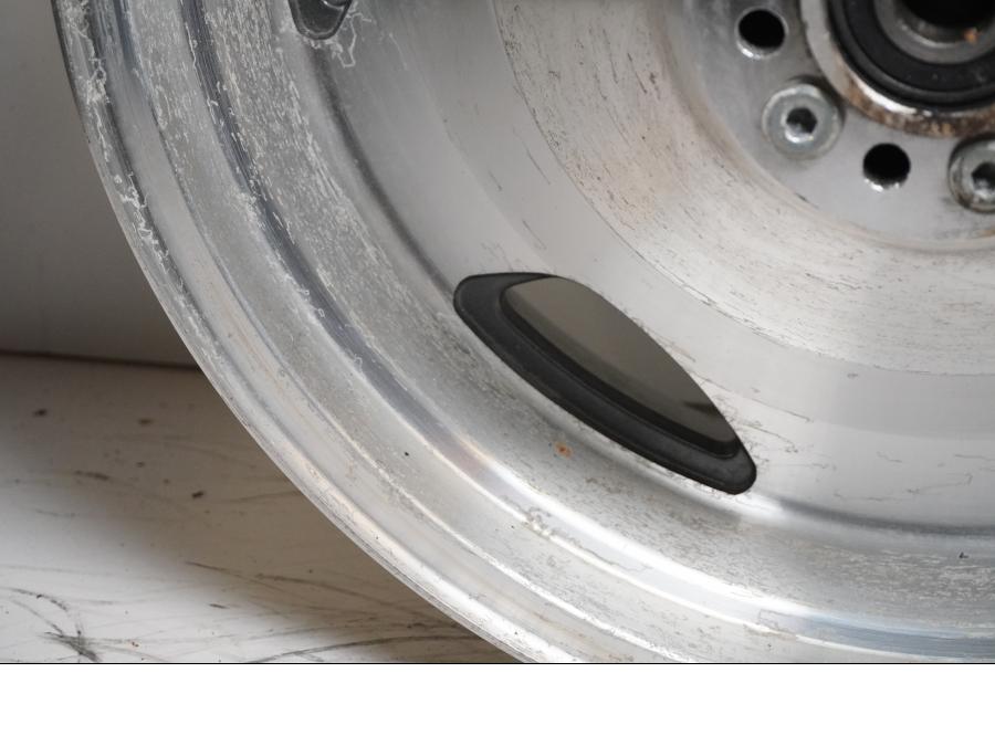 Extrabild1 på Fälg från en Suzuki VL 1500 -1998 motorcykel.