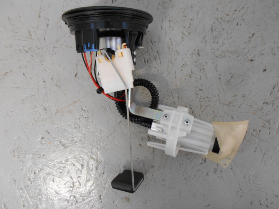 Baksidan på Bensinpump insprut från en BMW R 1200 GSA -2018 motorcykel.