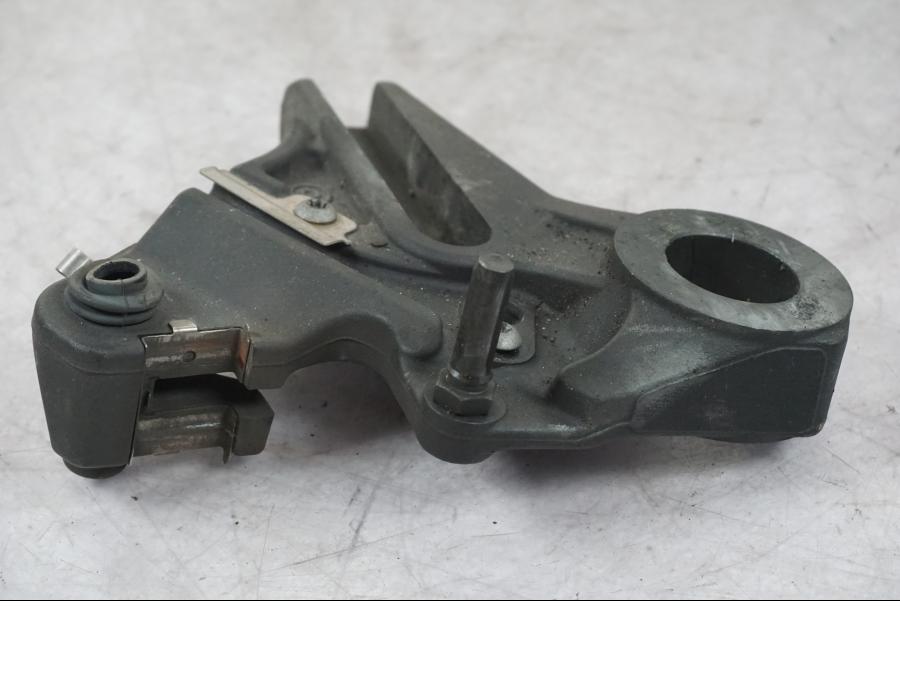 Vänster sida på Bromsoksfäste från en BMW S 1000 RR -2011 motorcykel.