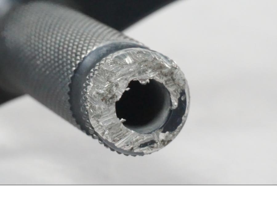 Extrabild3 på Fotpinnesats från en Kawasaki ZX-6R -2005 motorcykel.