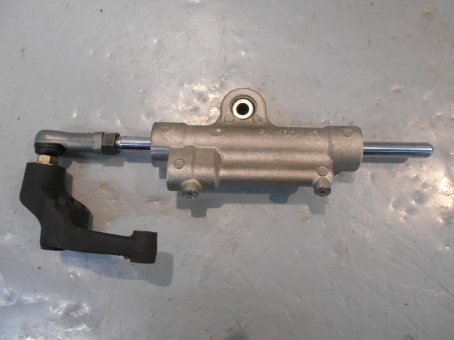 Framsidan på Styrdämpare från en Yamaha YZF 1000 R1 -2005 motorcykel.