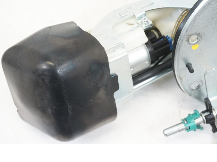 Vänster sida på Bensinpump insprut från en Honda CB 600 F -2008 motorcykel.