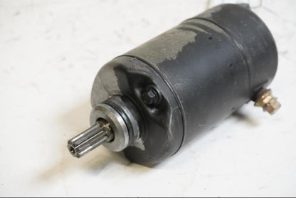 Framsidan på Startmotor från en Suzuki GSX 750 -2002 motorcykel.