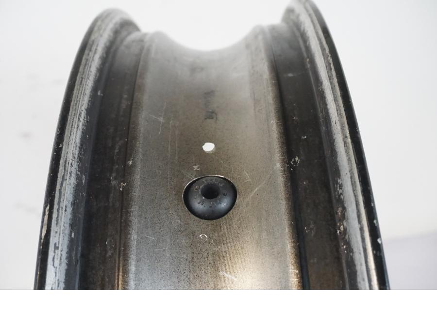 Extrabild2 på Fälg från en Honda CBR 1100 XX -1999 motorcykel.