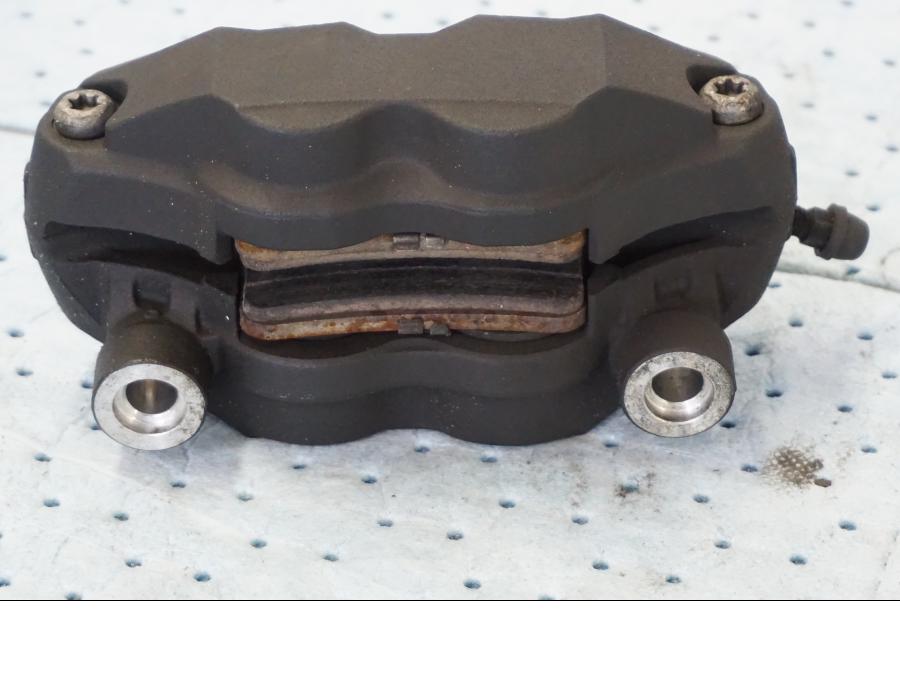 Vänster sida på Bromsok från en Suzuki GSX-R 1000 -2008 motorcykel.