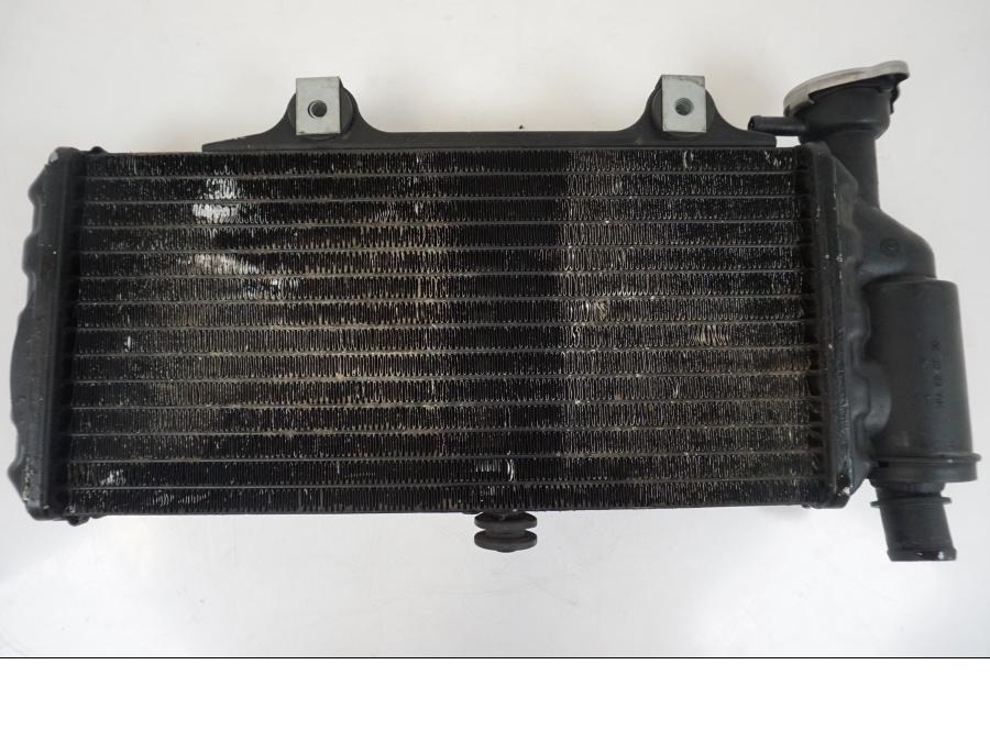 Framsidan på Vattenkyl från en BMW F 650 CS -2002 motorcykel.