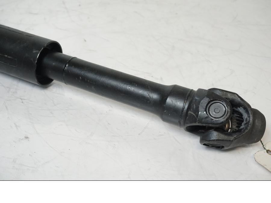 Snett uppifrån på <p>Kardanaxel från BMW K 1300 GT 2009.</p>

<p>Med båda knutar. Repor och slitage av lack se bilder.</p> motorcykel.