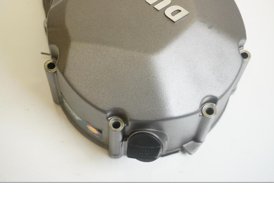 Höger sida på Kopplingskåpa från en Ducati Multistrada 1260 -2020 motorcykel.