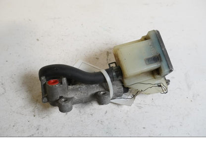 Baksidan på Bromshuvudcylinder från en Suzuki GSX-R 750 -1997 motorcykel.