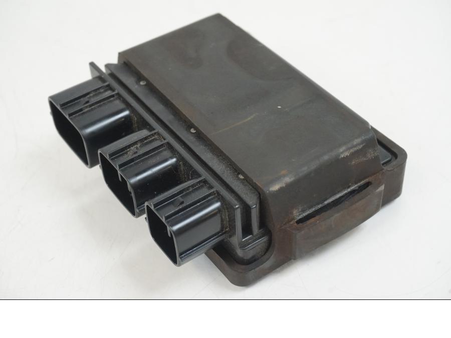 Höger sida på Reläbox från en Kawasaki ER-6F -2016 motorcykel.