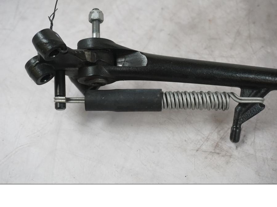 Vänster sida på Sidostöd från en BMW F 800 R -2018 motorcykel.