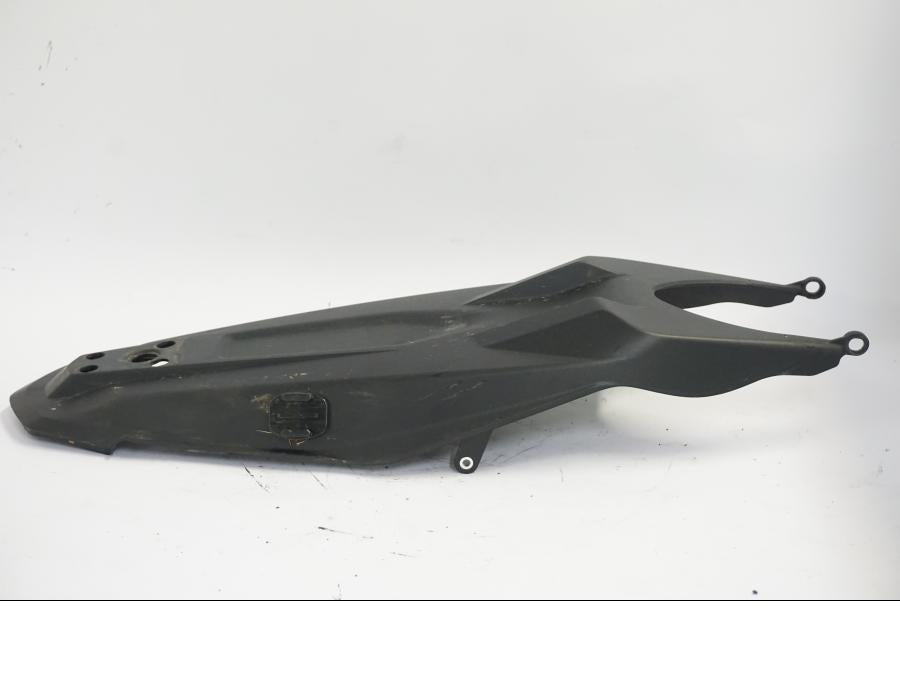 Framsidan på Undertail från en KTM 790 Duke -2018 motorcykel.