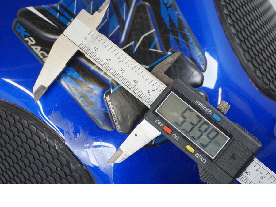 Extrabild1 på Bensintank från en Suzuki SV 650 S -2005 motorcykel.