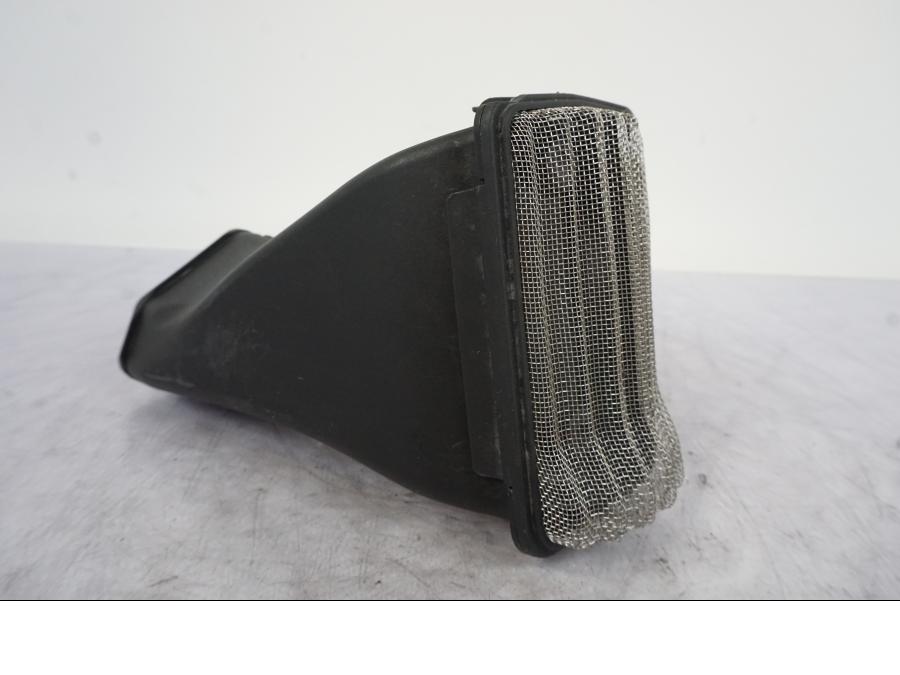 Framsidan på Luftrör från en KTM 1290 Super Duke R -2023 motorcykel.