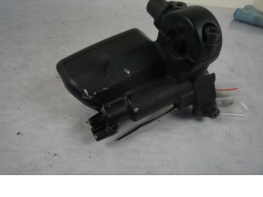 Framsidan på Bromshuvudcylinder från en BMW R Ninet -2017 motorcykel.