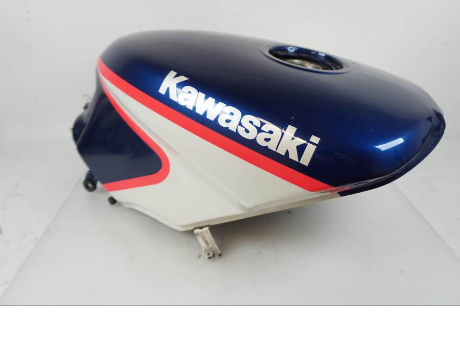 Framsidan på Bensintank från en Kawasaki GPZ 500 S -1992 motorcykel.