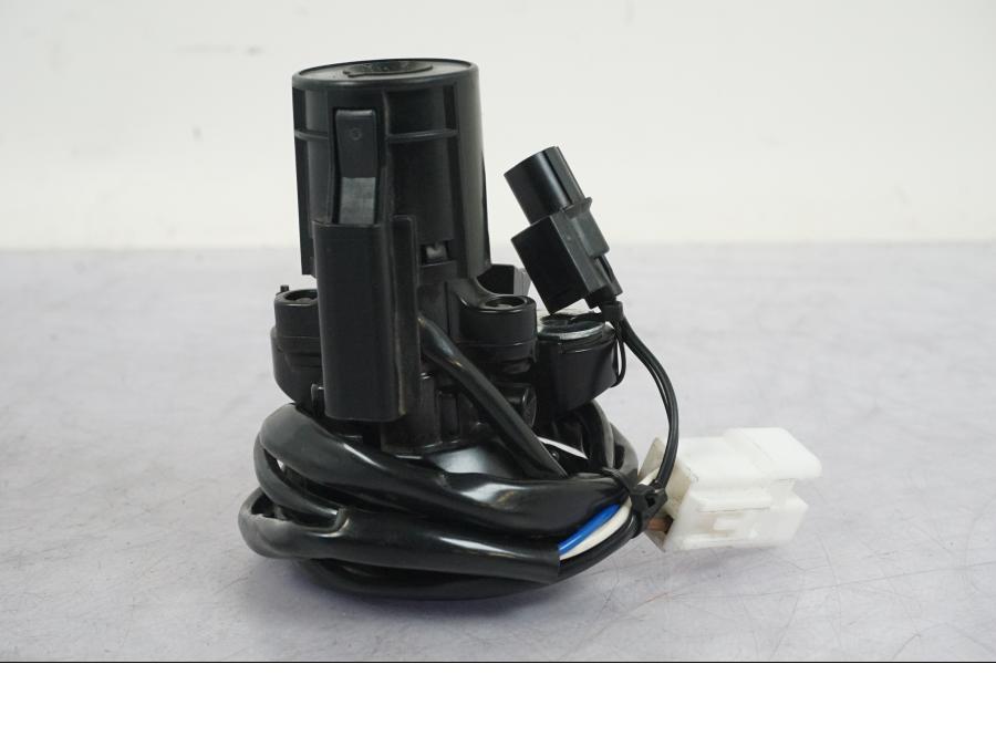 Snett nerifrån på Låssats från en Kawasaki Z 900 -2019 motorcykel.