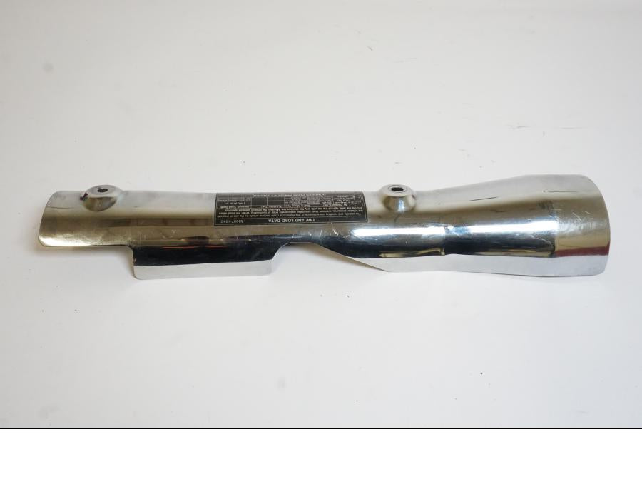 Baksidan på Svingkromskydd från en Suzuki VZ 1600 -2005 motorcykel.