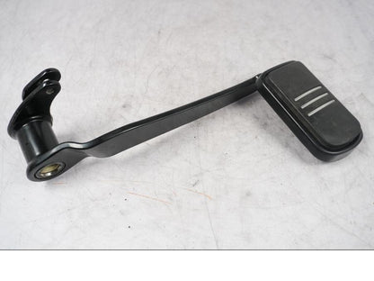 Framsidan på Bromspedal från en H-D Touring Street Glide FLHX -2009 motorcykel.