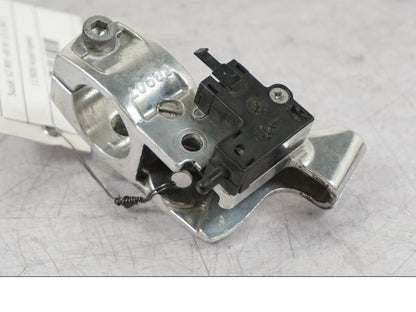 Vänster sida på Kopplingsklo från en Suzuki VZ 800 -2000 motorcykel.