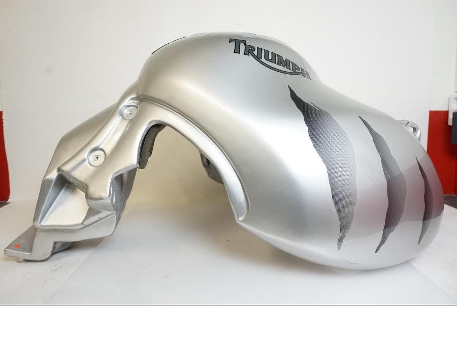 Framsidan på Bensintank från en Triumph Tiger -2001 motorcykel.