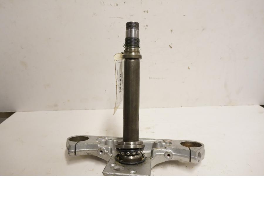 Framsidan på Gaffelkrona från en Honda VT 750 -2004 motorcykel.