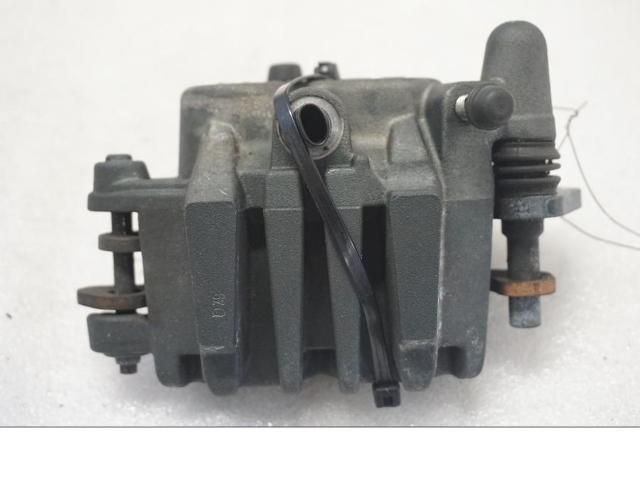 Höger sida på Bromsok från en Suzuki SV 650 -2016 motorcykel.