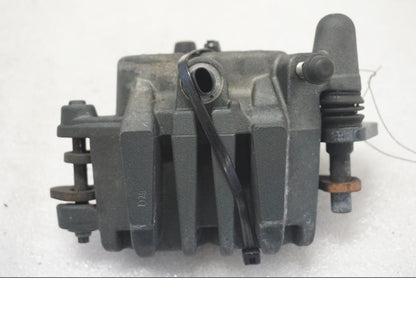 Höger sida på Bromsok från en Suzuki SV 650 -2016 motorcykel.